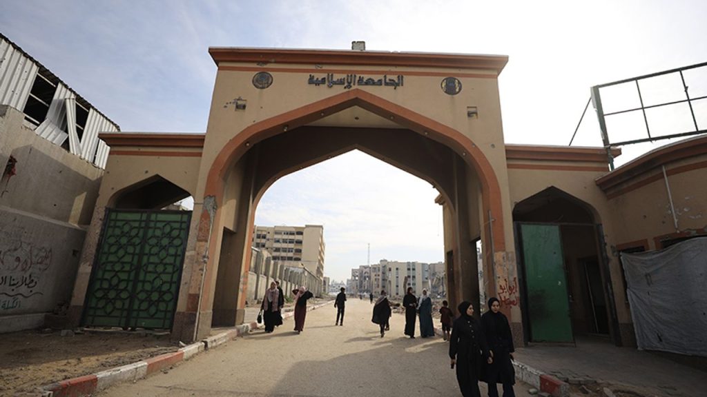 Ağır hasarlı Gazze İslam Üniversitesi, yeniden kapılarını açtı