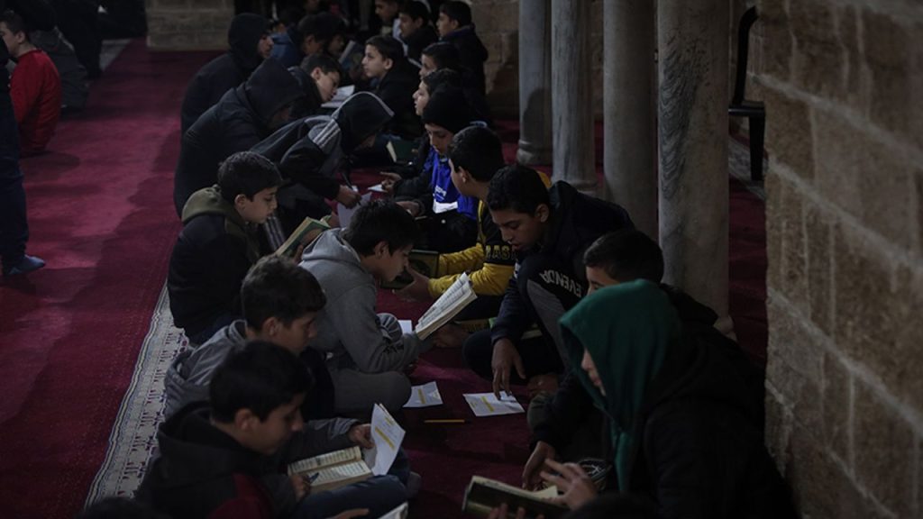 Gazzeli çocuklar hafızlık yapıyor