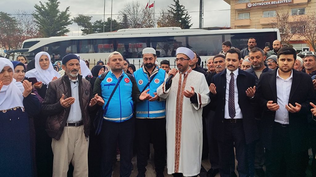 Göynücek'te vatandaşlar dualarla umreye uğurlandı