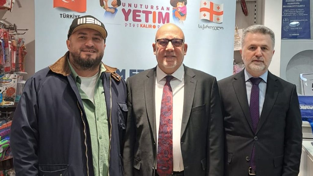 TDV'den Gürcistan'da 650 yetime giyim yardımı