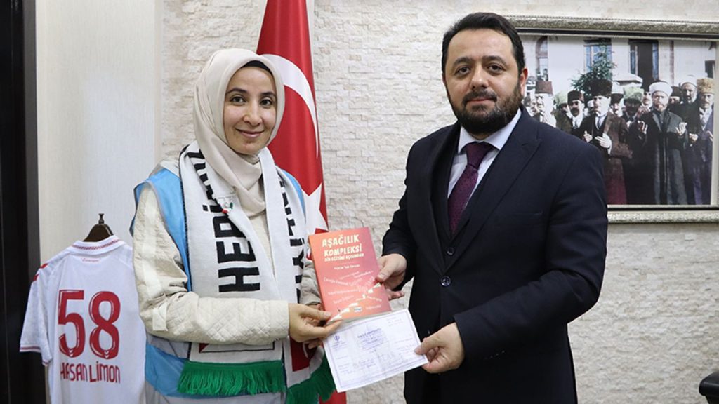 Kur'an Kursu Öğreticisi Elmas, yazarı olduğu kitaptan elde ettiği geliri Gazze'ye bağışladı