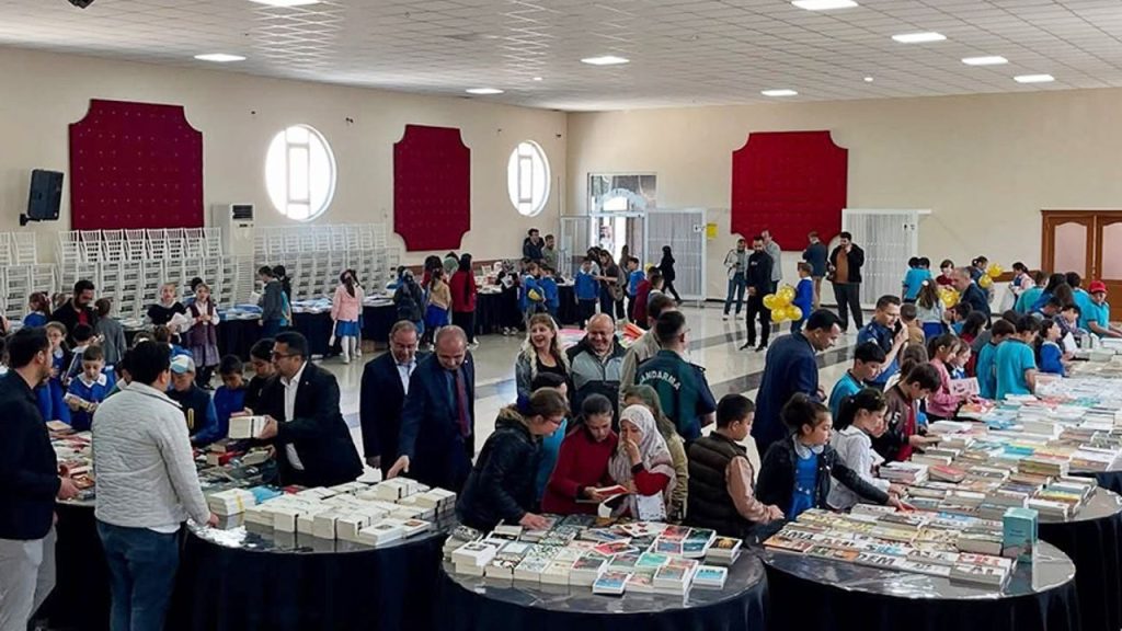 Sinanpaşa'da "Kitap Kumbaram" projesi hayat buldu