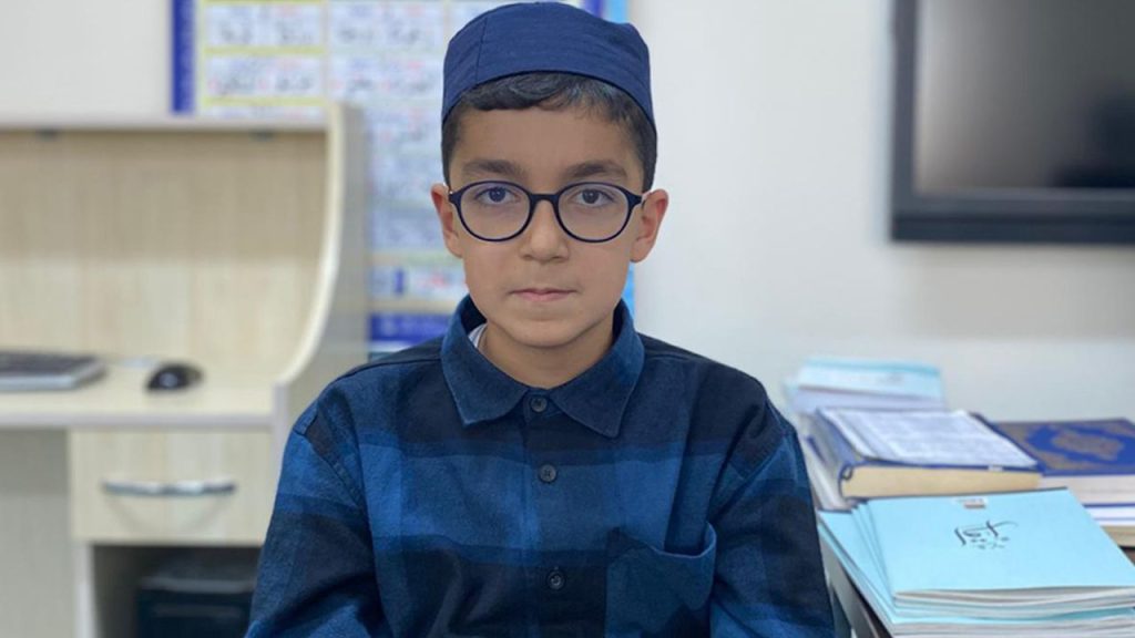 Örgün eğitimle birlikte 7 ayda hafız oldu