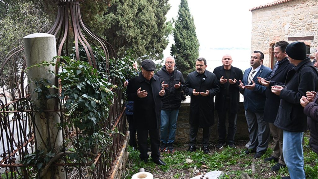 Necip Paşa mezarı başında anıldı