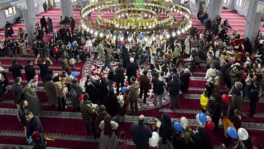 Pendik'te 'Cami-Çocuk Şenliği' düzenlendi