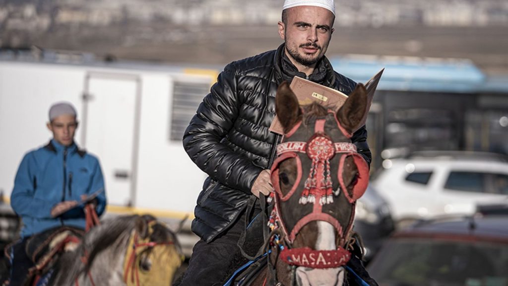 Atlı hafızlar "1001 Hatim"i başlattı