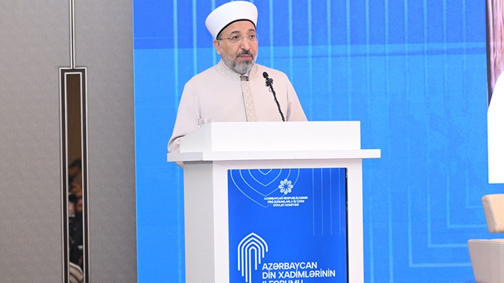 Başkan Arpaguş, Bakü'de "Din Adamları 2. Forumu"nda konuştu