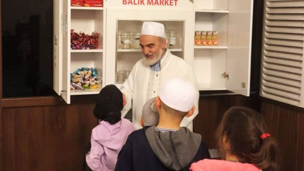 Şarkışla'da "Balığım Camide" projesiyle çocuklara cami sevgisi aşılanıyor