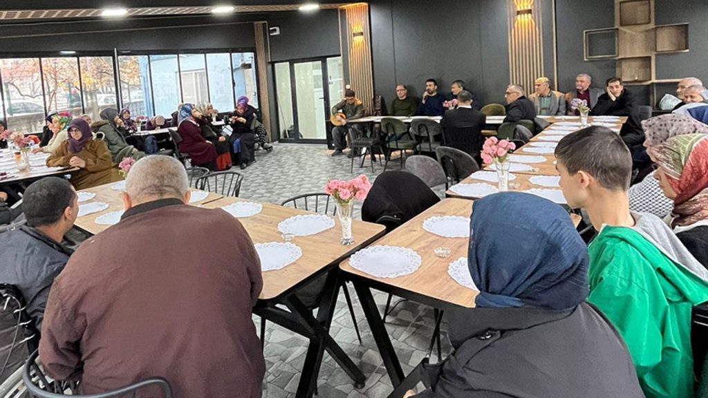 Simav'da "Dikensiz Güller" buluştu