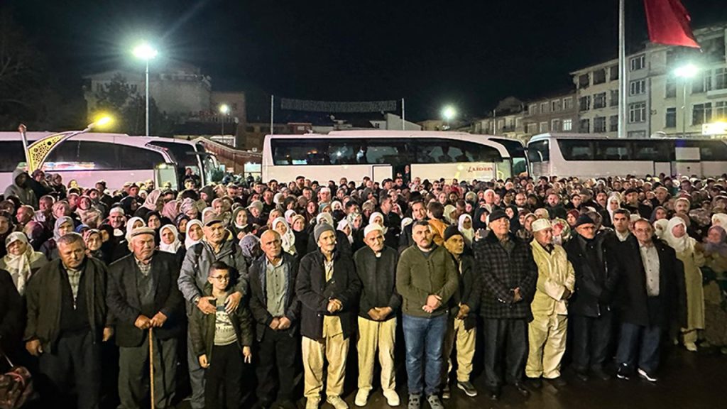 Simav'da 146 umreci dualarla yola çıktı