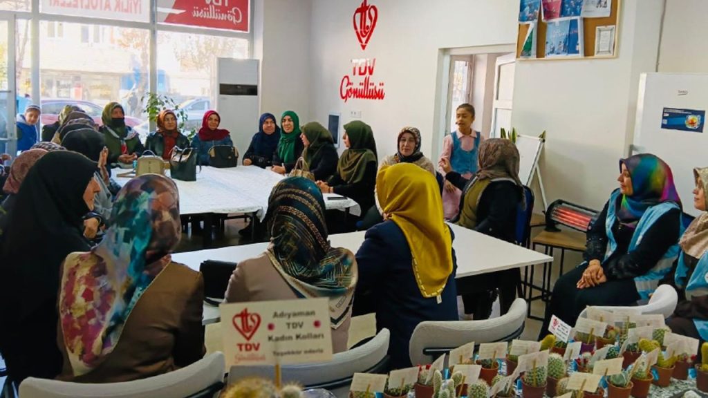 TDV Adıyaman Kadın Kolları gönüllüleri "İyilik Atölyesi"nde buluştu
