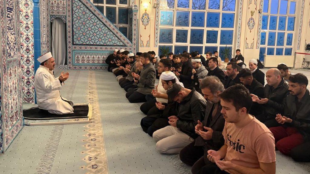 Zonguldak’ta gençler seherde camide buluştu