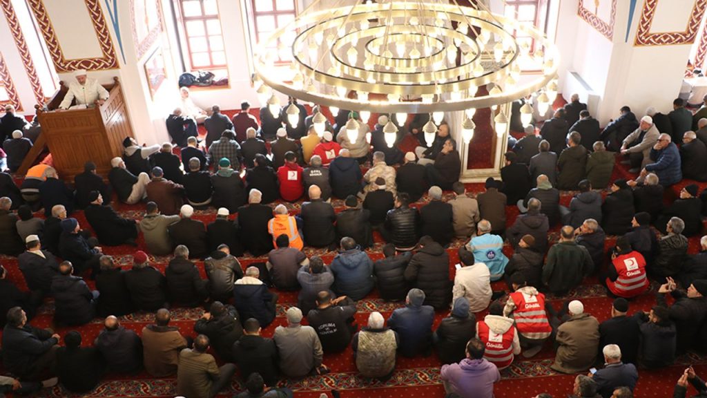 Habib-i Neccar Camii'nde 3 yıl aradan sonra ilk cuma namazı kılındı