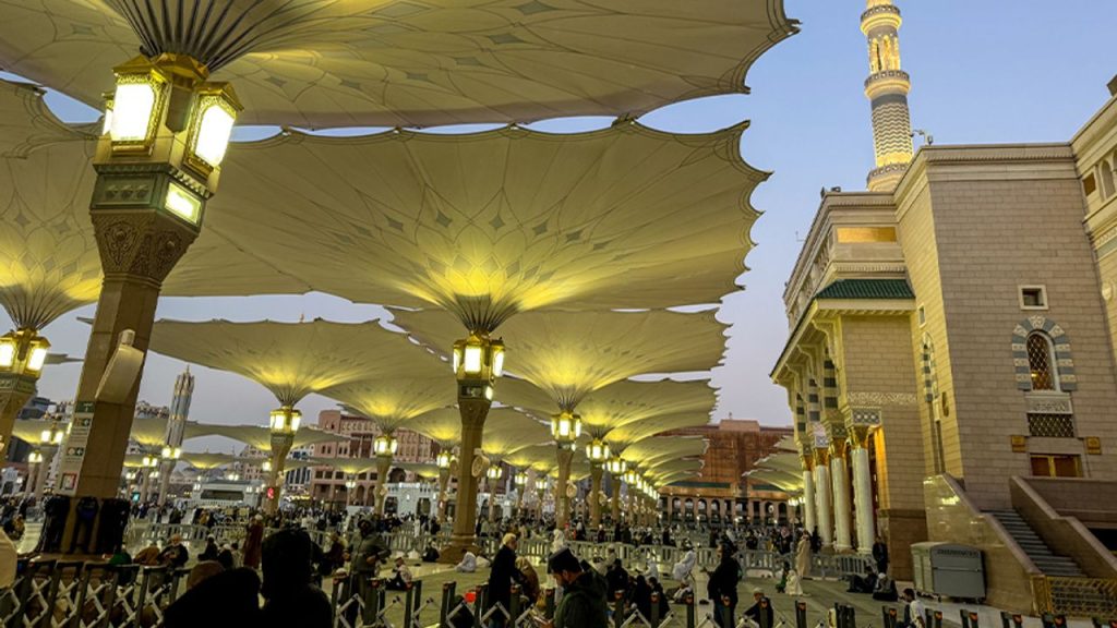 Umreciler Medine ziyaret etti