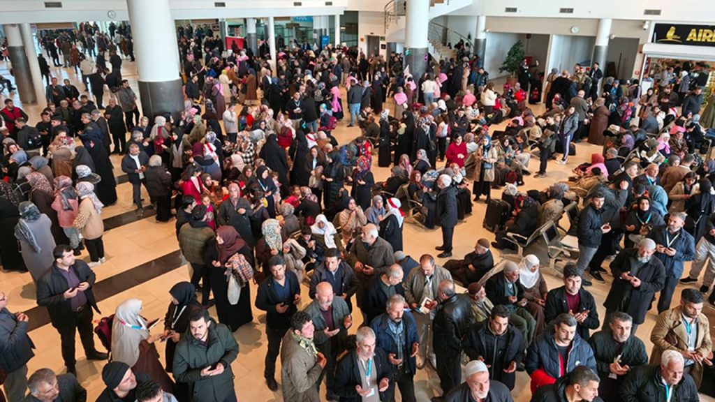 Adıyaman'da umreciler dualarla yola çıktı