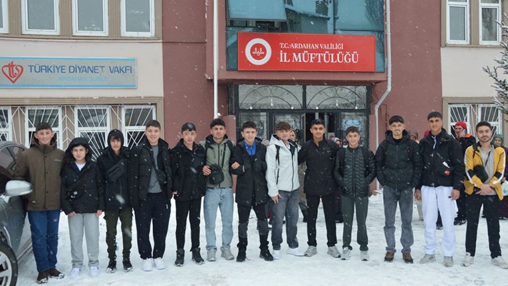 Ardahan'da hafızlar umreye gönderildi