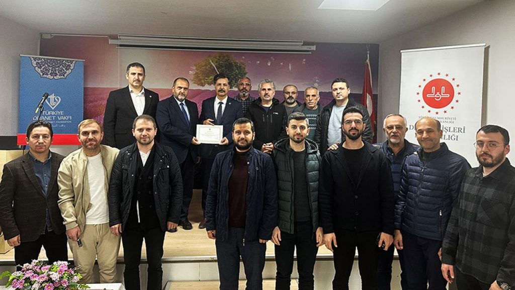 Yalova'da "Baba Okulu" mezunlarını verdi