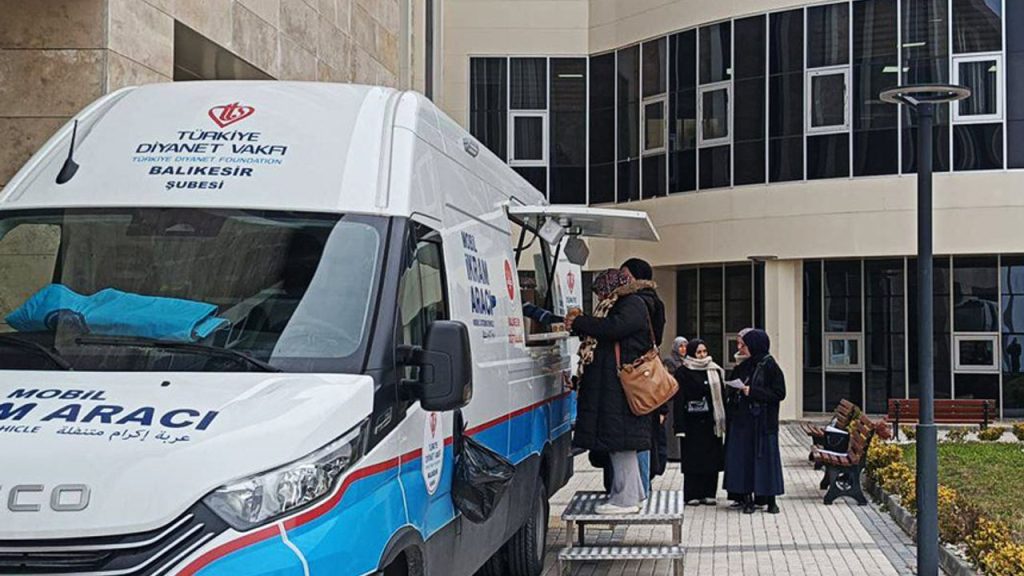 TDV, Balıkesir'de yürekleri ısıttı