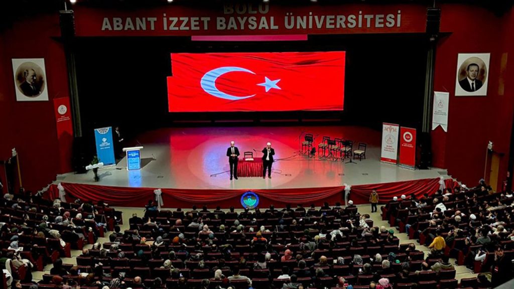 Bolu'da gençler Kur'an sofrasında buluştu