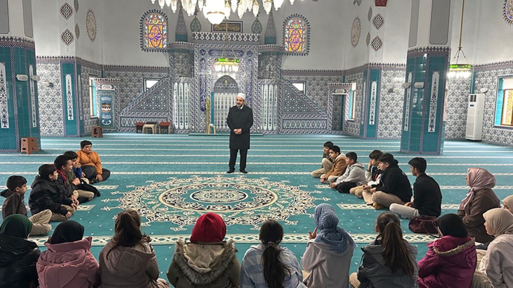 Bozyazı'da ÇEDES projesiyle gençler camide buluştu