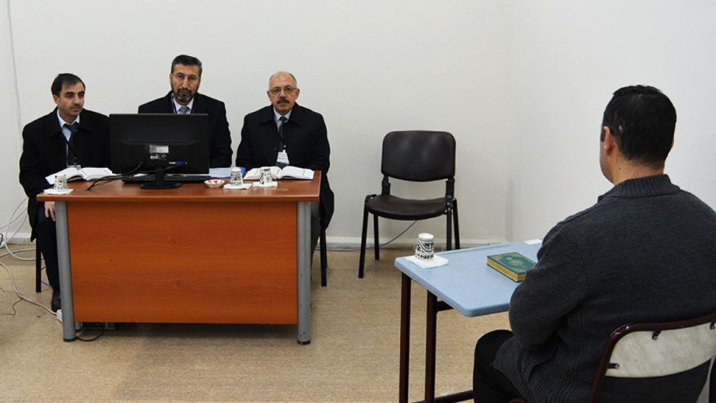 Cezaevinde hafızlık olmanın sevinci yaşadı