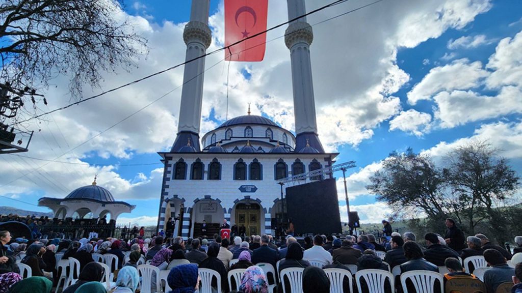 Demre'de Yavu Camii dualarla açıldı