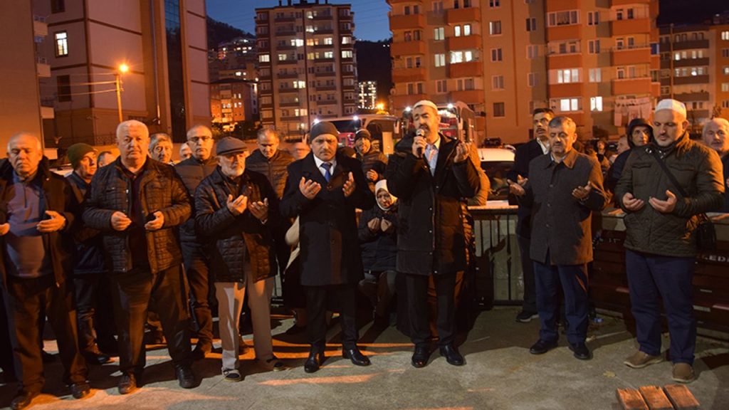 Giresunlu umreciler dualarla uğurlandı