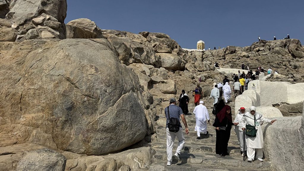 Umreciler, vahyin kalbi Hira'da