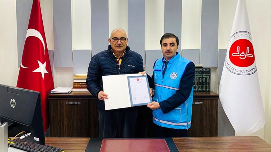 Emekli imamdan örnek davranış