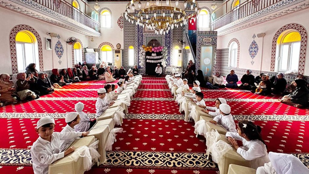 Minikler Kur’an-ı Kerim öğrenmek için ilk adımı attı