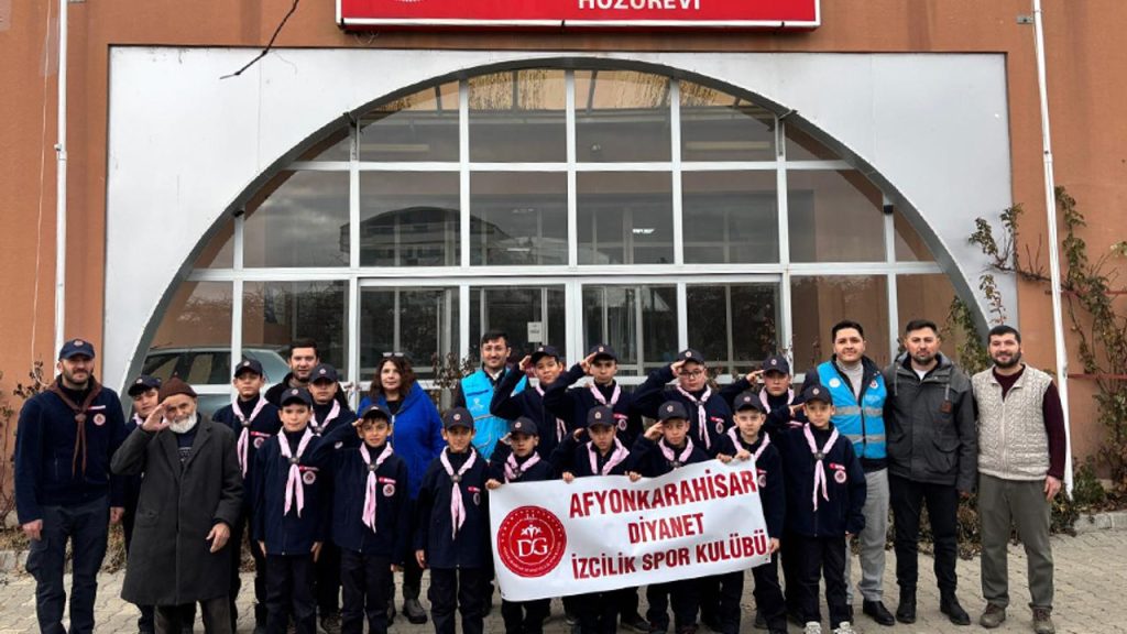 Kızılörenli izci gençlerden "Büyüklere Vefa" ziyareti