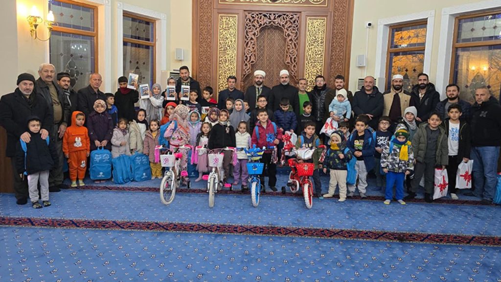Kale'de camiye gelen çocuklar ödüllendirildi