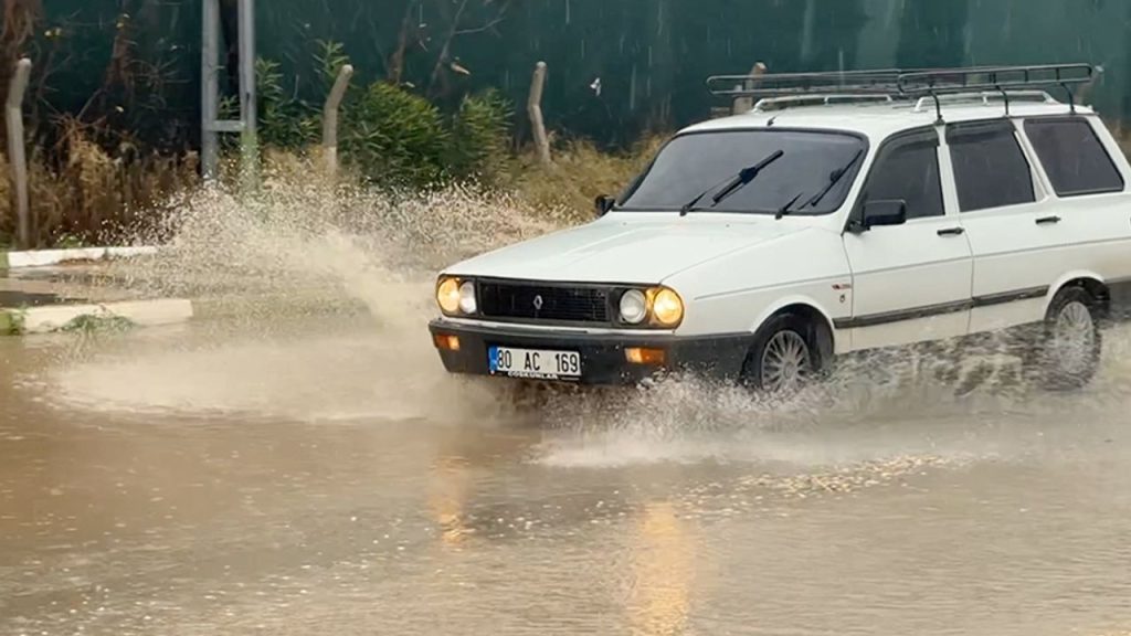 Osmaniye'de sağanak etkili oldu