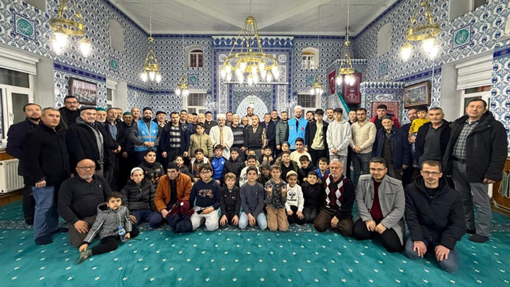 Seyitgazi'de aileler camide buluştu