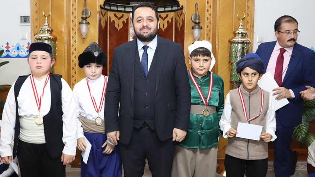 Sivas'ta geleneksel okçuluk yarışmalarında dereceye giren sporcular ödüllendirildi