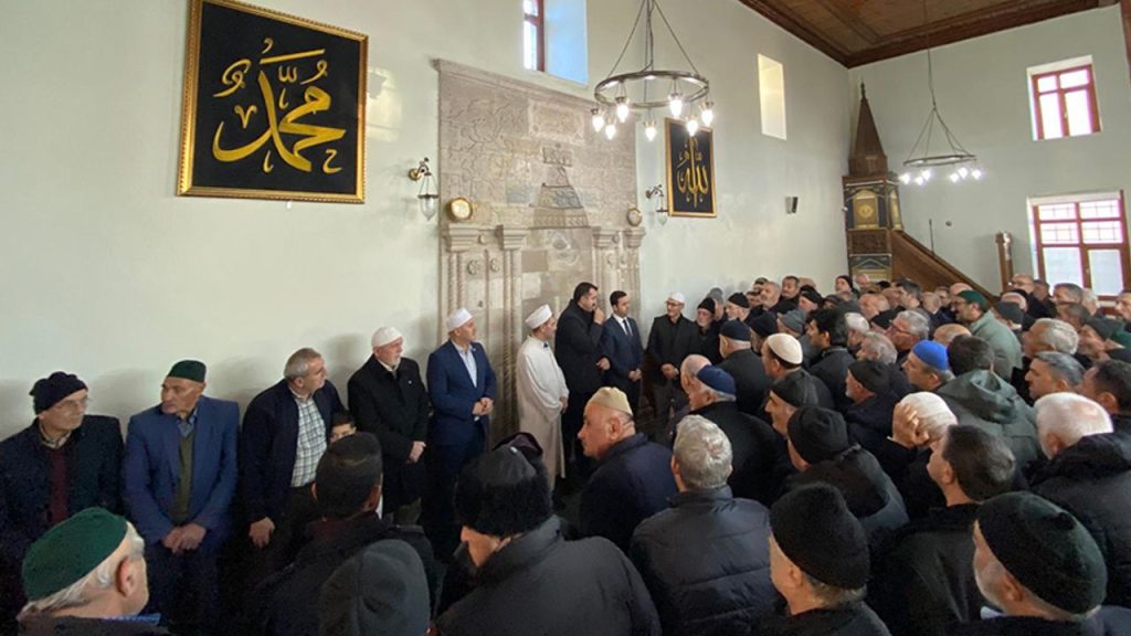 Suşehri'nde umreciler dualarla uğurlandı