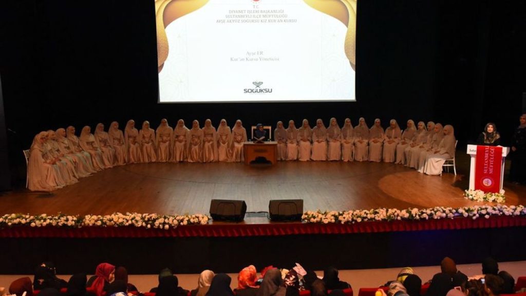 Sultanbeyli'de 30 hafız icazet aldı