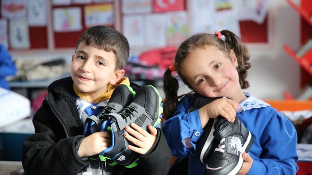 TDV kış yardımlarıyla ülke genelinde yürekleri ısıtıyor