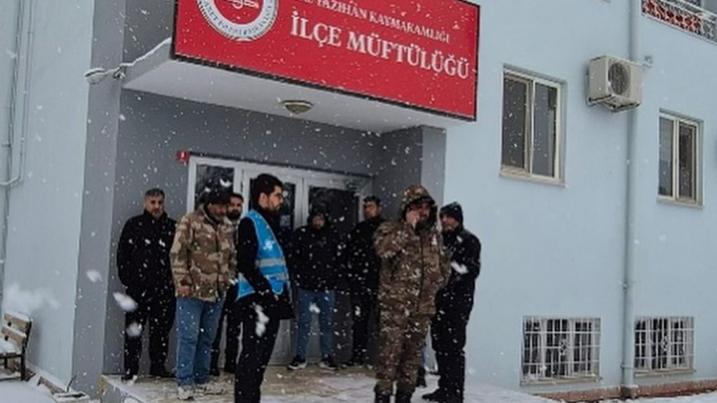 Yazıhan Müftülüğü yolda kalanları misafir etti