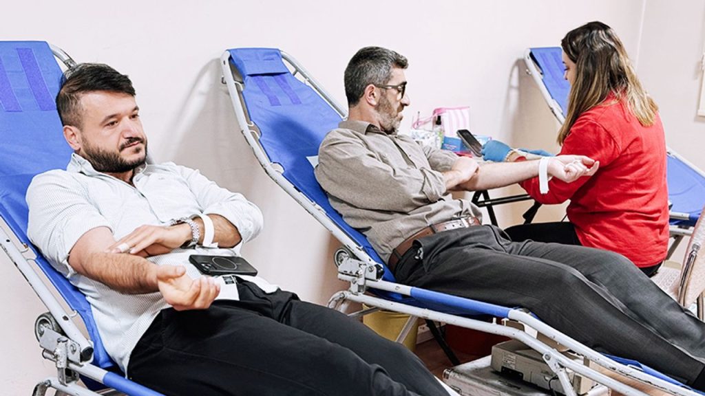 Müftülük personeli kan bağışıyla örnek oldu