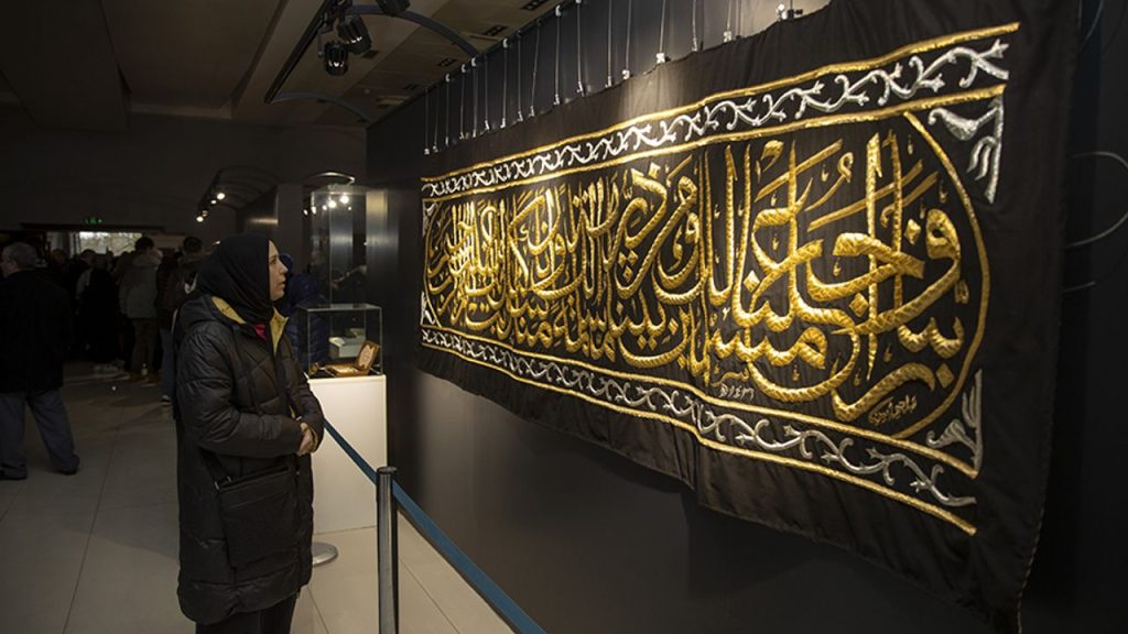 Kutsal emanetler, ramazan boyunca 6 şehirde ziyarete açılacak