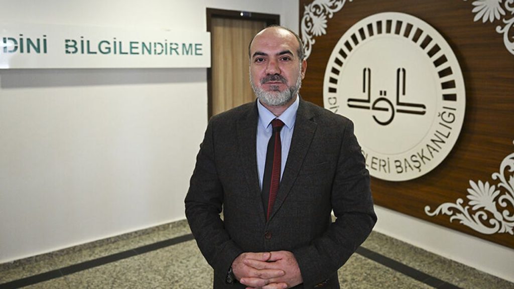 Diyanet'in fetva hattı ramazanda günde 16 binden fazla soruyu cevaplıyor