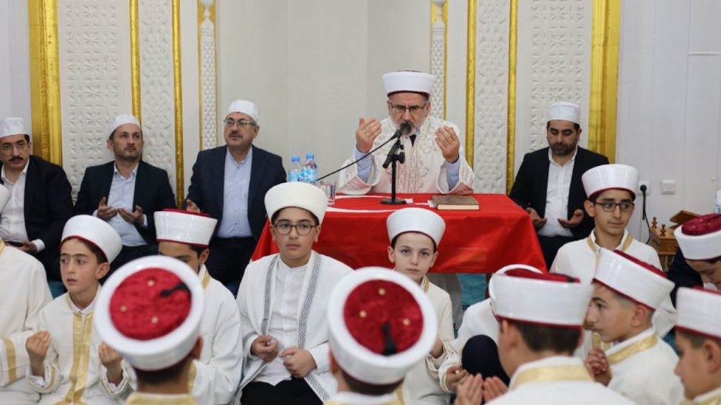 Aşkale'de hafızlar icazet sevinci yaşadı