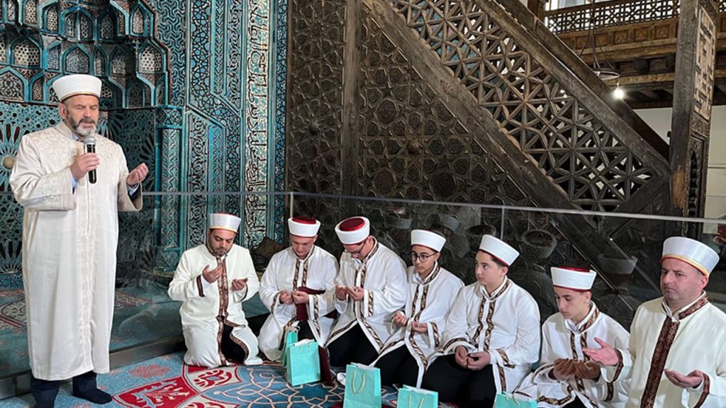 Beyşehir’de hafızlar icazet sevinci yaşadı