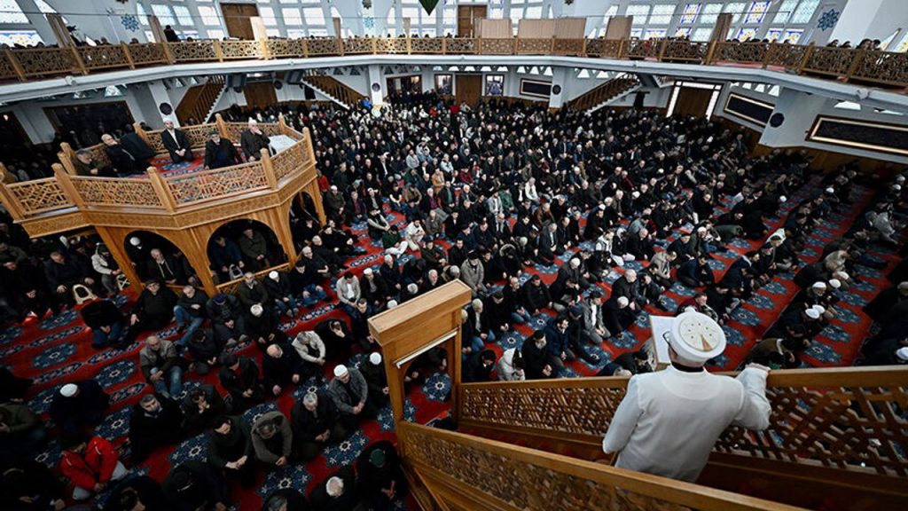 Cuma hutbesinde dijital bağımlılığa dikkat çekildi