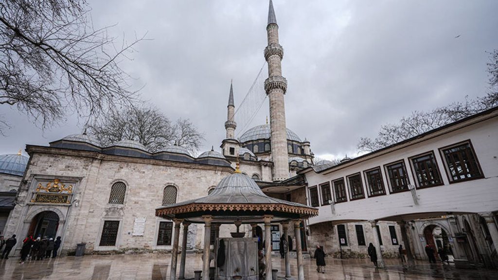 Padişahların kılıç kuşandığı cami: Eyüp Sultan