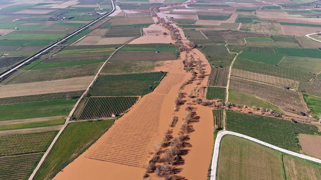 Turgutlu Ovası'nı sel vurdu