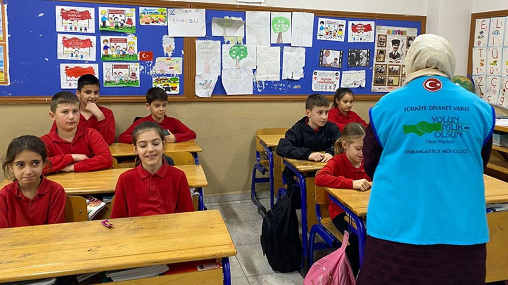 TDV'den yangınzede öğrencilere ziyareti