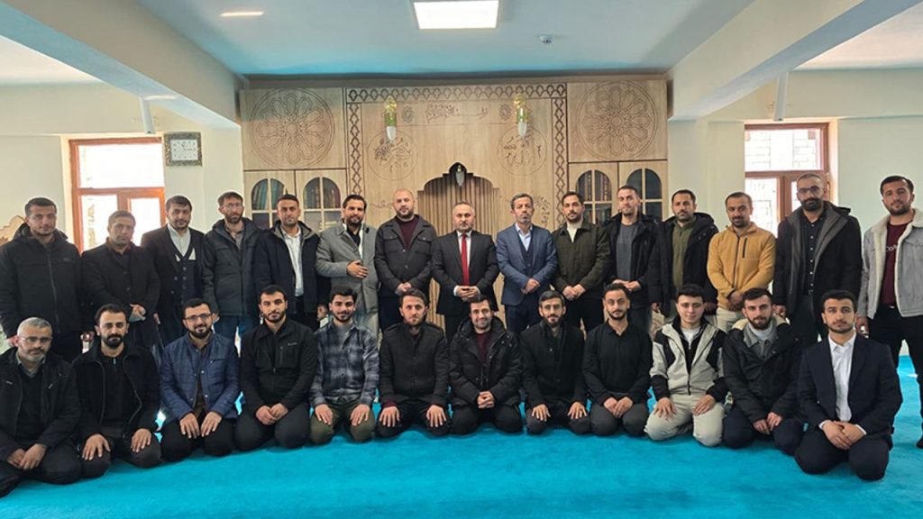 Hakkari'de hafızlar hatimle teravih geleneğini yaşatacak