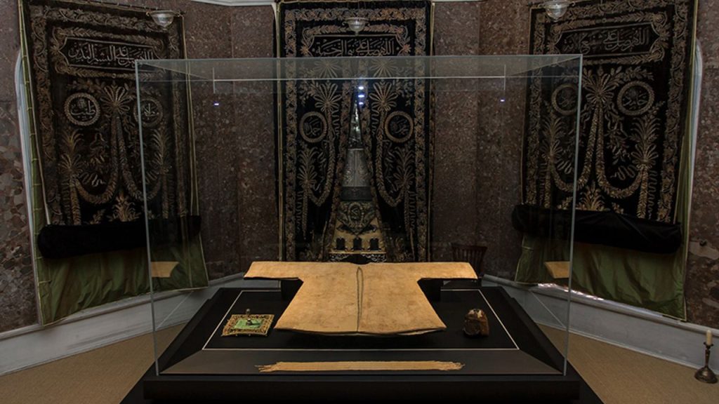 Hırka-i Şerif ziyarete açıldı